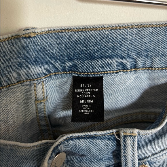 H&M light wash Skinny jeans - Picture 2 of 3